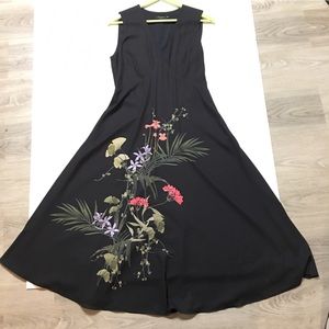 🌷Ted Baker black floral print dress size 2 which is about a size medium.